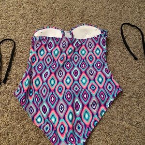 Strapless colorful pattern one piece!